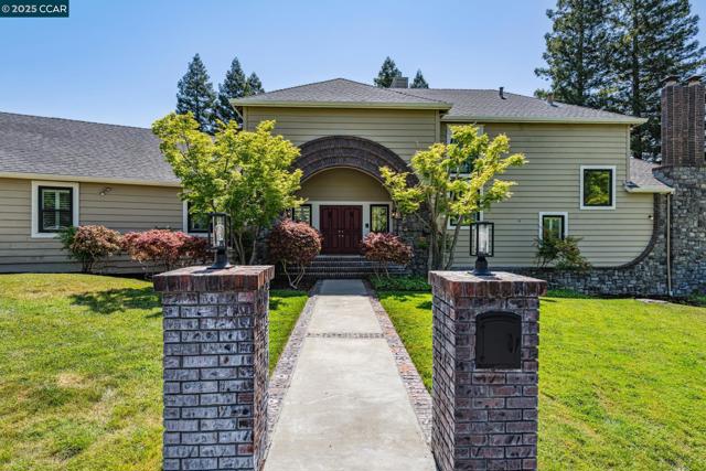 22 Ranger Ct, Alamo CA: https://media.crmls.org/mediaz/121c9639-cc2c-4a41-b0e0-39b7b38ca83d.jpg