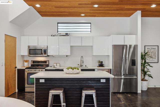 2010 9th St, Berkeley CA: https://media.crmls.org/mediaz/121cbeb2-08e3-4f63-a537-4d8b3899e3c9.jpg