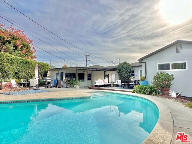 2132 Mcpherson Place, Los Angeles CA: https://media.crmls.org/mediaz/121d1d19-4893-48c5-b18d-05fce0894400.jpg