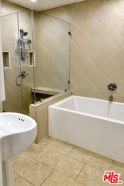 928 N Genesee Avenue, West Hollywood CA: https://media.crmls.org/mediaz/121dbe91-ba7f-4216-9210-7ef8fb41ffac.jpg