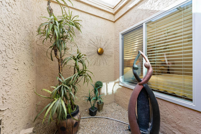 44079 Elba Court, Palm Desert CA: https://media.crmls.org/mediaz/121e8ce8-dc1a-41ca-8b8a-ad67cae28c1e.jpg
