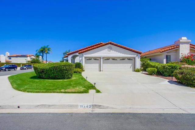 11742 Avenida Sivrita, San Diego CA: https://media.crmls.org/mediaz/121ec19f-26f9-4e9e-84eb-89b3be8dc564.jpg