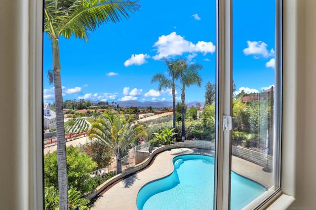 17342 Tam O Shanter Dr, Poway CA: https://media.crmls.org/mediaz/121ff52c-38e5-4e0b-aa7d-4d903fb68a22.jpg