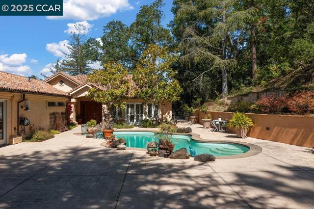 3949 Canyon Rd, Lafayette CA: https://media.crmls.org/mediaz/12206de9-bac4-4220-ab09-7021680a90ce.jpg