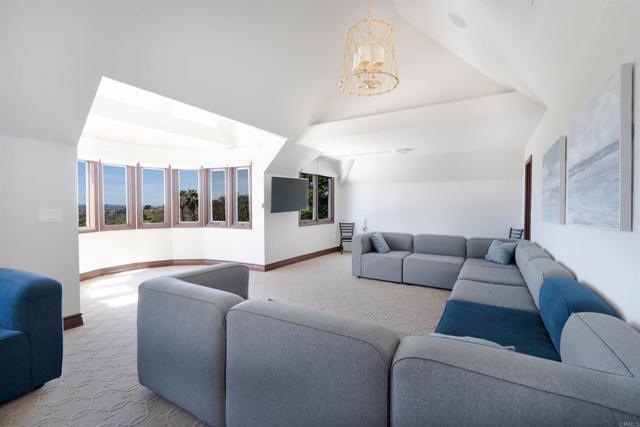 3251 Piragua Street, Carlsbad CA: https://media.crmls.org/mediaz/1220a59e-ed77-4a81-a622-f42eb1eab2e3.jpg
