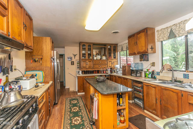 1400 Park Drive, Ojai CA: https://media.crmls.org/mediaz/1220c55a-f85c-4e60-a440-23449460509a.jpg