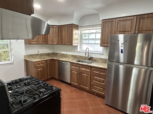 3161 Vera Avenue, Los Angeles CA: https://media.crmls.org/mediaz/122152d1-7b25-412c-bb76-a9daa83b1c66.jpg