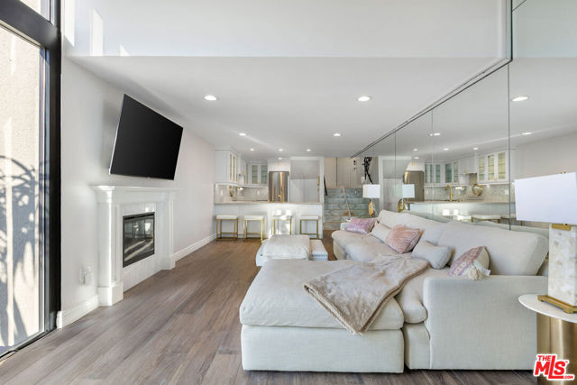 6 Voyage Street, 101 photo 3
