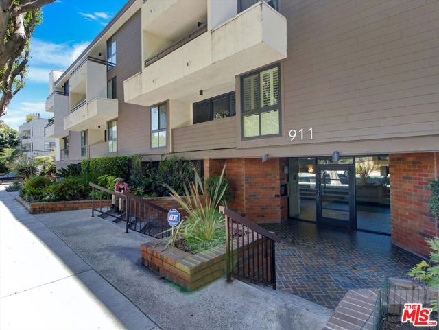 911 North Kings Road, 310 photo 25