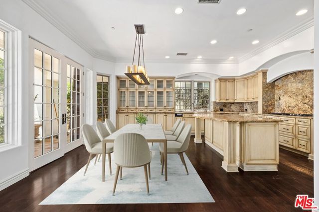 16718 Via Pacifica, Pacific Palisades CA: https://media.crmls.org/mediaz/12222f82-907a-461c-a278-9714b7bb5c42.jpg