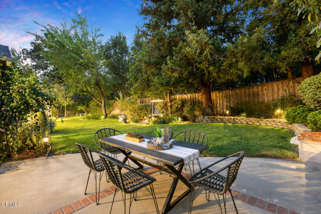 4929 Oakwood Avenue, La Canada Flintridge CA: https://media.crmls.org/mediaz/122278ce-40c9-494e-b8e2-f8c5bd050569.jpg