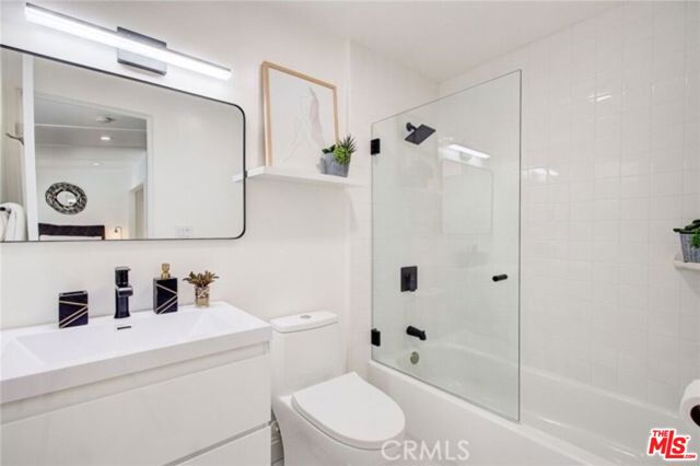 1856 W 14th Street, Los Angeles CA: https://media.crmls.org/mediaz/12234d5f-cbac-4a49-b16a-af9a4466b7d4.jpg