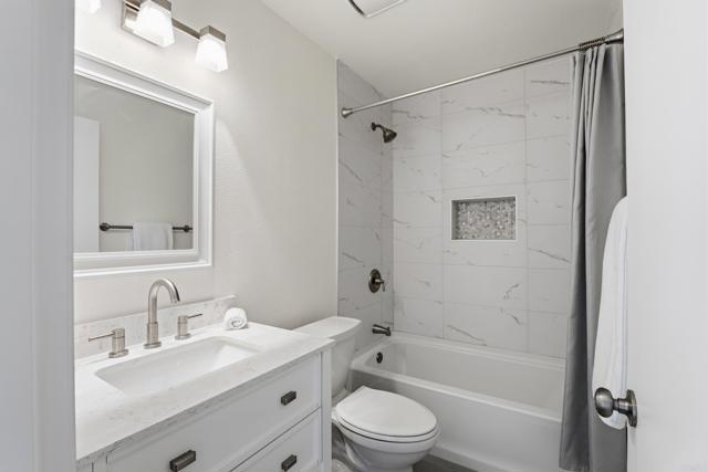 Detail Gallery Image 14 of 21 For 1089 Woodlake Drive, Cardiff By The Sea,  CA 92007 - 3 Beds | 3 Baths