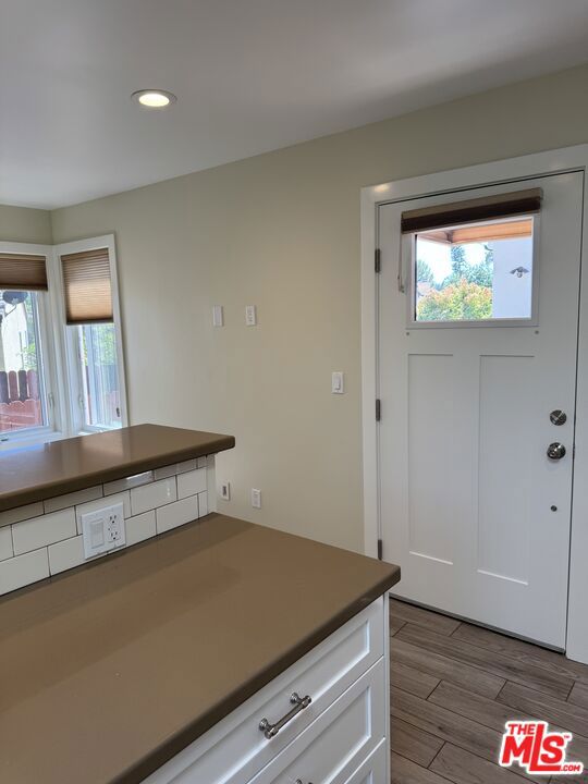 10740 Aqua Vista Street, Studio City CA: https://media.crmls.org/mediaz/122401e9-b540-4672-9e4e-ee9579b8e515.jpg