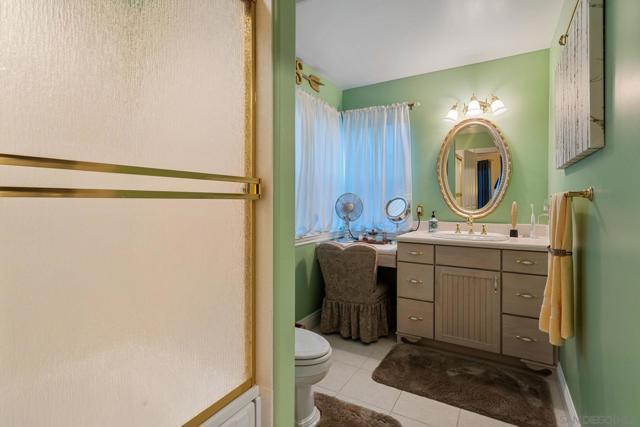 24665 Rancho Santa Teresa Dr, Ramona CA: https://media.crmls.org/mediaz/12243d01-cdd8-418e-9156-a7780c26f986.jpg