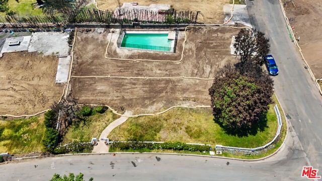 1085 Villa Grove Drive, Pacific Palisades CA: https://media.crmls.org/mediaz/12247021-b5cd-451a-b5d5-cbb78345852f.jpg