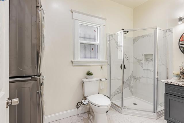 2211 24Th Ave, Oakland CA: https://media.crmls.org/mediaz/1224a6f1-d0cd-46f5-8204-d0df2693e5b9.jpg