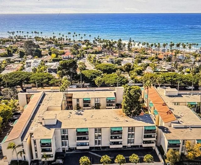 6455 La Jolla Blvd, La Jolla CA: https://media.crmls.org/mediaz/1224adc7-842a-4227-aced-19bc9a4c29f3.jpg
