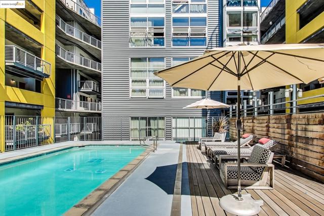311 Oak St, Oakland CA: https://media.crmls.org/mediaz/1224bd79-e4df-4377-9c2c-3b6a681d420d.jpg