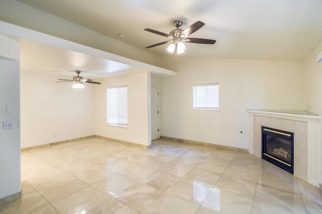 1542 E Alluvial Avenue, Fresno CA: https://media.crmls.org/mediaz/1224fa27-4151-4230-9b94-e5e09030122a.jpg