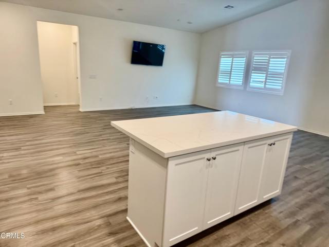 4251 Avenue J-3, Lancaster CA: https://media.crmls.org/mediaz/12254483-6f17-4b4a-a310-8405727e39c6.jpg