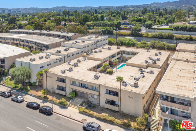 17340 Burbank Boulevard, Encino CA: https://media.crmls.org/mediaz/12255a90-127b-49bf-bcf0-f09ebce8a667.jpg