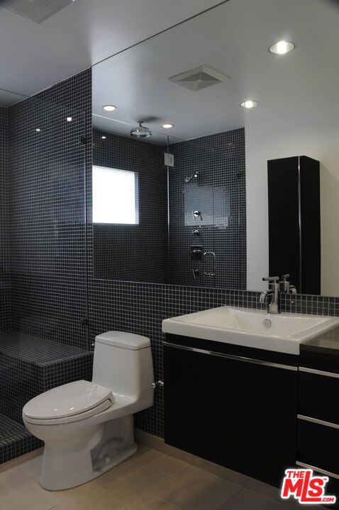 1418 N Poinsettia Place, Los Angeles CA: https://media.crmls.org/mediaz/12268b45-345a-4885-a44a-e8faf7fed04b.jpg