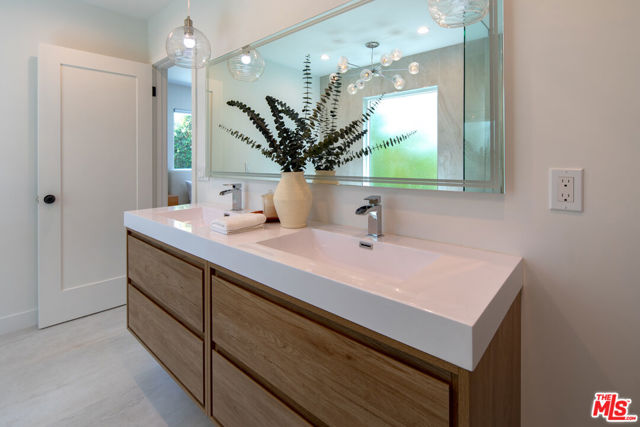 1363 S Curson Avenue, Los Angeles CA: https://media.crmls.org/mediaz/1226b516-2f3a-4d6d-8769-8ba4d7fb0825.jpg