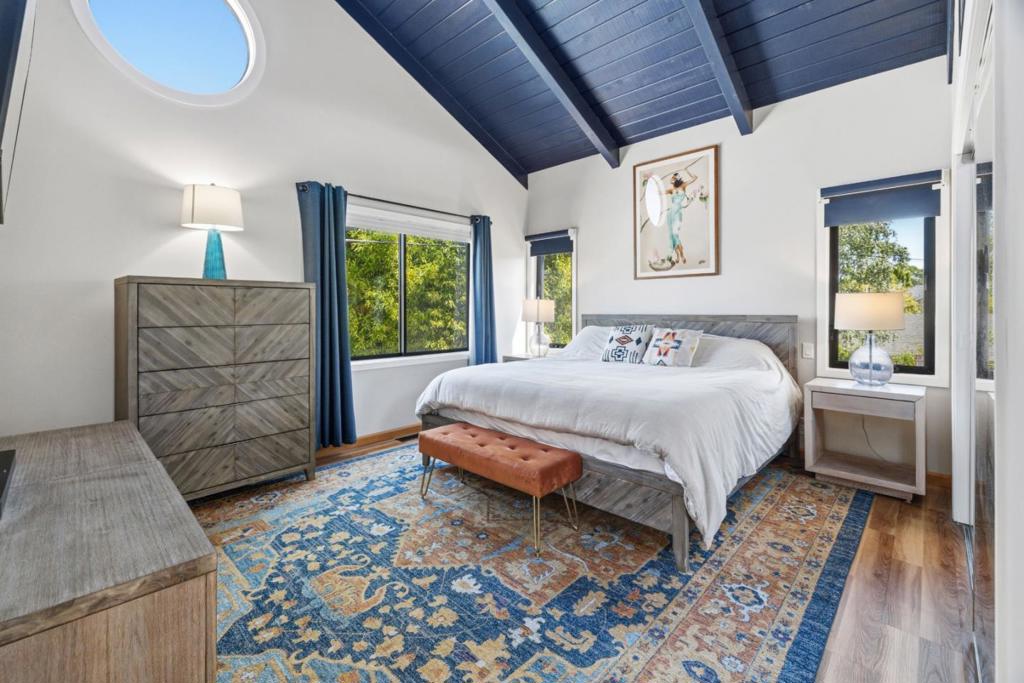 https://media.crmls.org/mediaz/12273da1-a9a3-4d40-9a3a-5c10b7c6a87a.jpg?preset=X-Large