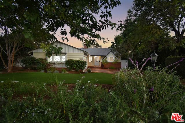 13046 Addison Street photo 3