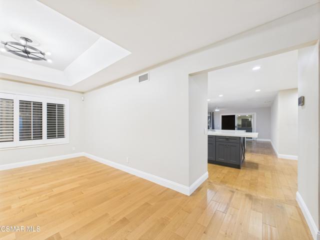 29650 Kimberly Drive, Agoura Hills CA: https://media.crmls.org/mediaz/1227a570-16a6-4027-af01-20e63e43e0ad.jpg