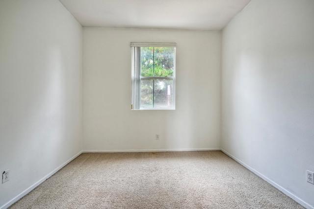 4049 Peninsula Drive, Carlsbad CA: https://media.crmls.org/mediaz/1227b217-d0a3-4021-a7c9-eefeed33d1d8.jpg