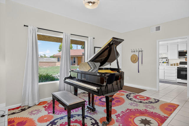 41531 Colada Court, Palm Desert CA: https://media.crmls.org/mediaz/12297e79-bf6c-42ff-9597-ecff19496987.jpg
