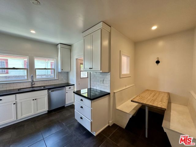 2941 9th Avenue, Los Angeles CA: https://media.crmls.org/mediaz/1229dc51-034d-40e5-90a9-ef9b22f22b78.jpg