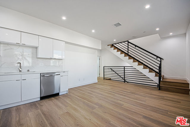 954 N Kingsley Drive, Los Angeles CA: https://media.crmls.org/mediaz/122abc2b-e5ed-407f-b081-bbb18c959ba8.jpg