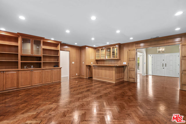 374 Homewood Road, Los Angeles CA: https://media.crmls.org/mediaz/122ac234-86ff-48b6-948c-a0e4571d1458.jpg