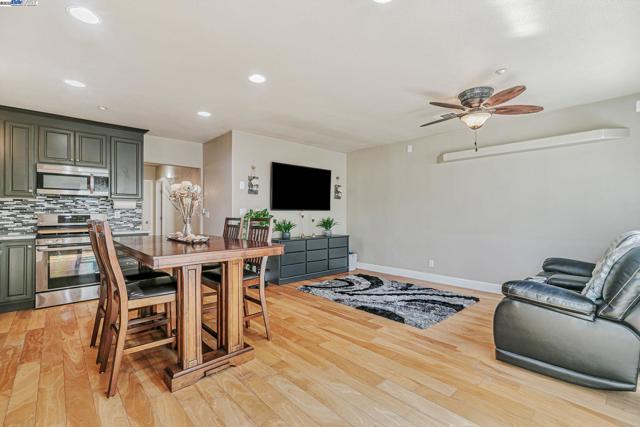 337 I St, Fremont CA: https://media.crmls.org/mediaz/122b0615-b411-4658-a7b5-6d9c3c98f68d.jpg