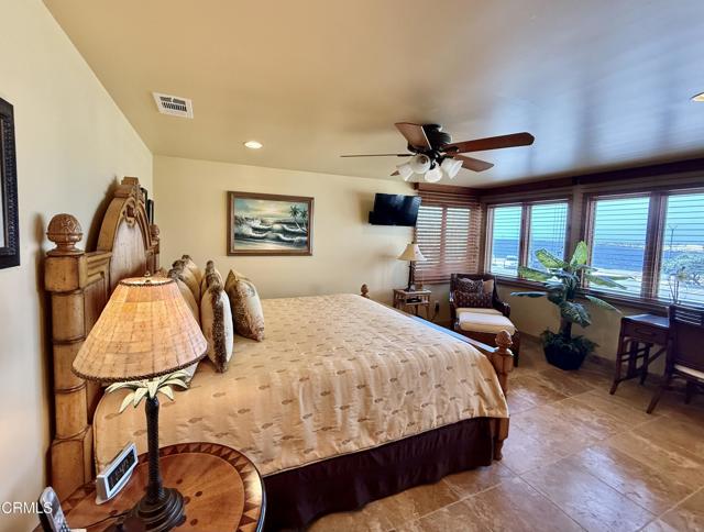 268 Sunset Drive, Oxnard CA: https://media.crmls.org/mediaz/122b7477-1371-4296-ae94-06c763a6e026.jpg