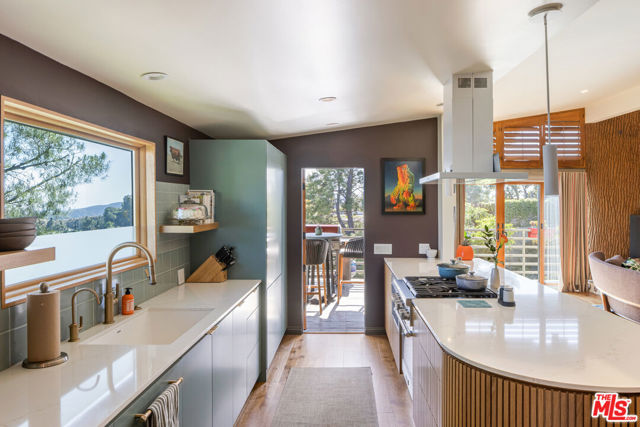3307 Deronda Drive, Los Angeles CA: https://media.crmls.org/mediaz/122bb60a-f1ac-40cc-b826-aad77be49184.jpg