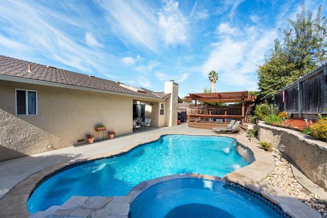 1091 Nez Perce Drive, Hollister CA: https://media.crmls.org/mediaz/122c98e2-0eb4-4c65-8e53-46976ef1e263.jpg