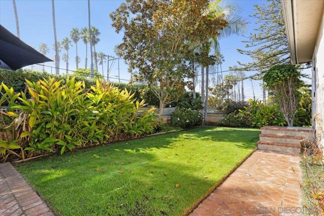 903 Moana Dr, San Diego CA: https://media.crmls.org/mediaz/122d3562-84b1-4882-b5b6-477ba6209069.jpg