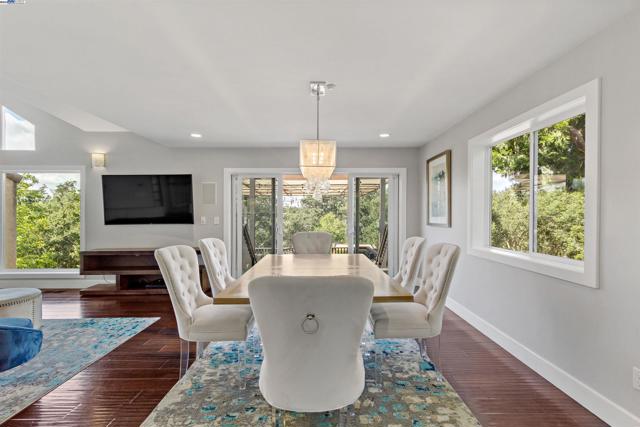 25444 University Ct, Hayward CA: https://media.crmls.org/mediaz/122d5500-c74a-4d75-a499-b8cb03ca8a94.jpg