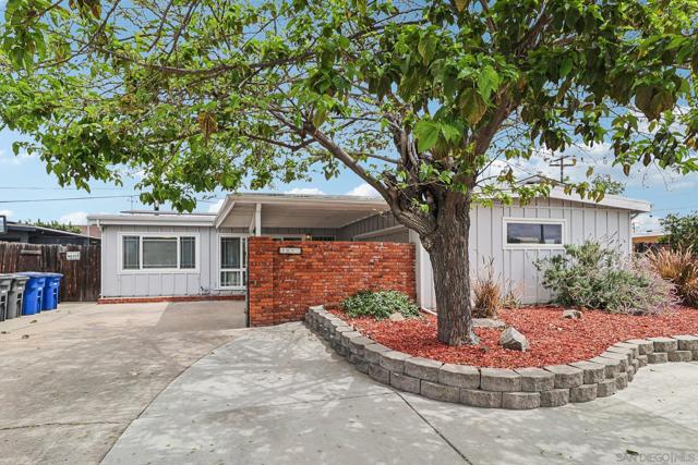 1097 Wayside Ave, El Cajon CA: https://media.crmls.org/mediaz/122d5f3e-ed93-4cd6-8a68-cfbe4778bc3f.jpg