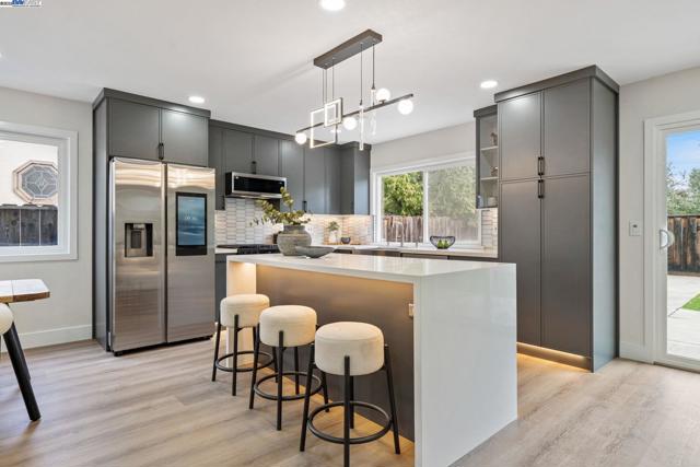 31314 San Andreas Dr, Union City CA: https://media.crmls.org/mediaz/122d7b6e-0238-468b-9a6f-b16ee4ffe892.jpg