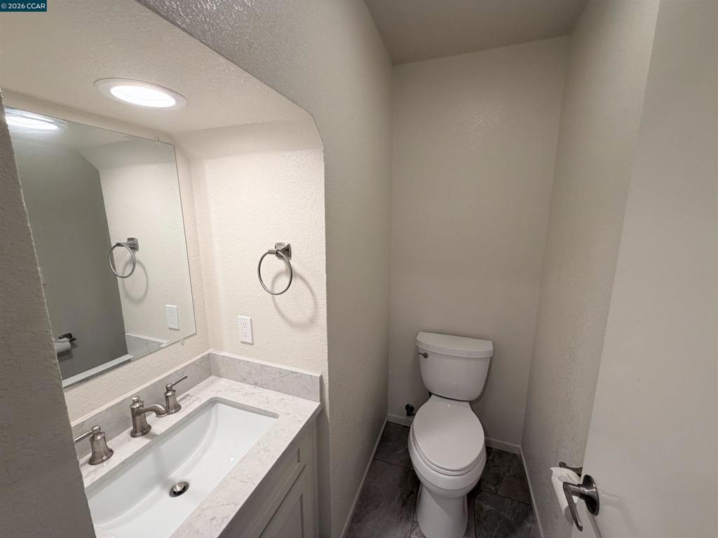 https://media.crmls.org/mediaz/122da408-25b8-4f0a-b95d-cb2e1cc73127.jpg?preset=X-Large