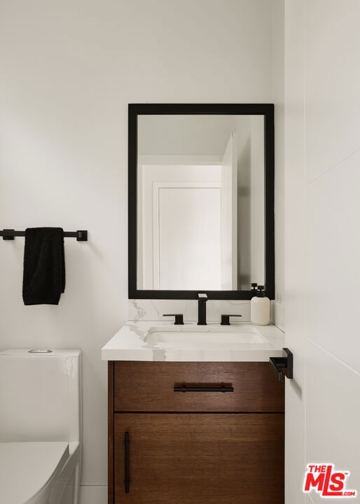 4967 Llano Drive, Woodland Hills CA: https://media.crmls.org/mediaz/122de069-5022-449f-a143-e7f7b7cb289d.jpg