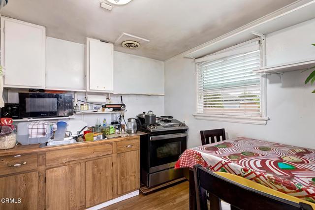 426 W Arbor Vitae Street, Inglewood CA: https://media.crmls.org/mediaz/122de7a5-937d-4664-98b4-1fb9ad8be2fc.jpg