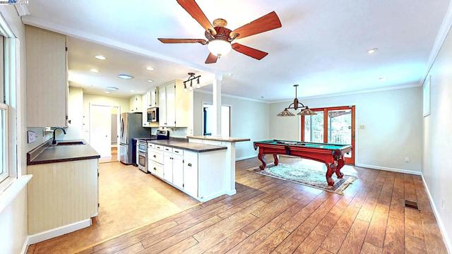23357 Middle Camp Rd, Twain Harte CA: https://media.crmls.org/mediaz/122dfe0d-208f-4b9d-a297-e4d97e15951f.jpg
