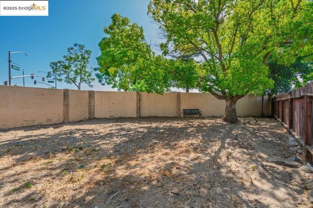 1927 Babbe St, Oakley CA: https://media.crmls.org/mediaz/122e7bcd-5d65-4c8e-a9fc-374ecab87ce0.jpg