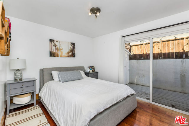 1141 Cabrillo Avenue, Venice CA: https://media.crmls.org/mediaz/122eef30-a73a-4a6f-82de-14be4851c914.jpg
